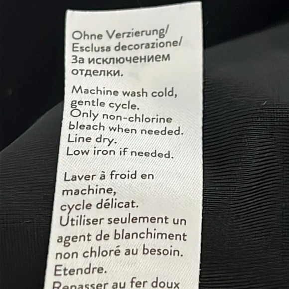 SPANX Ankle Piped Skinny Perfect Pants in Classic Black - Size Medium - Picture 8 of 9